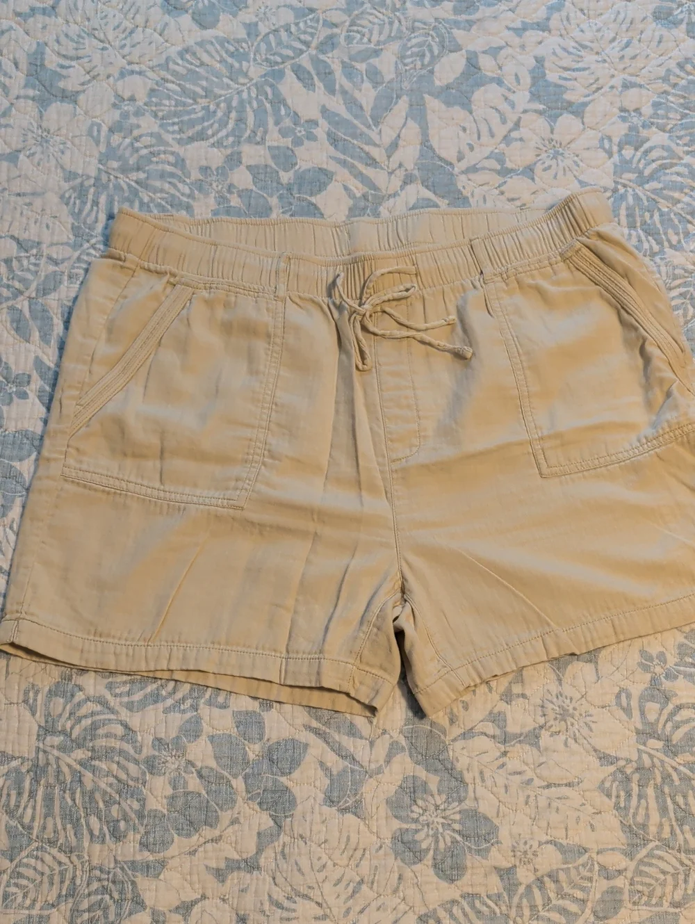 Old Navy Women's Drawstring Beige Shorts